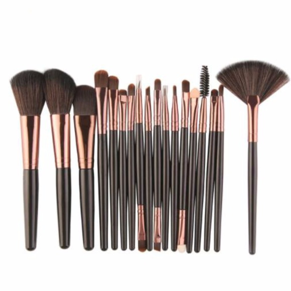 Cute Nation Other - NEW 18pc Pro Makeup Brush Set